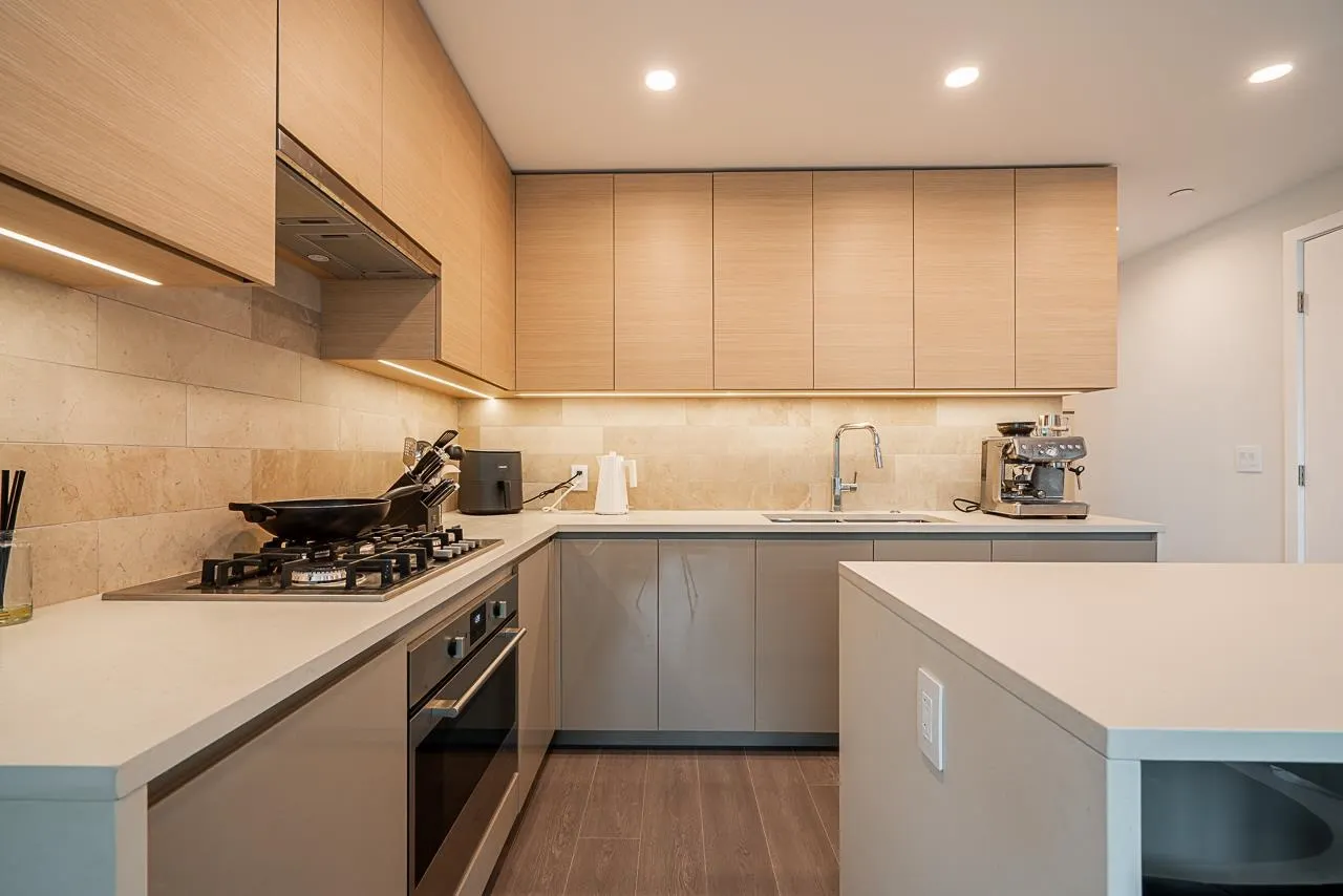 610 2108 Gilmore Avenue