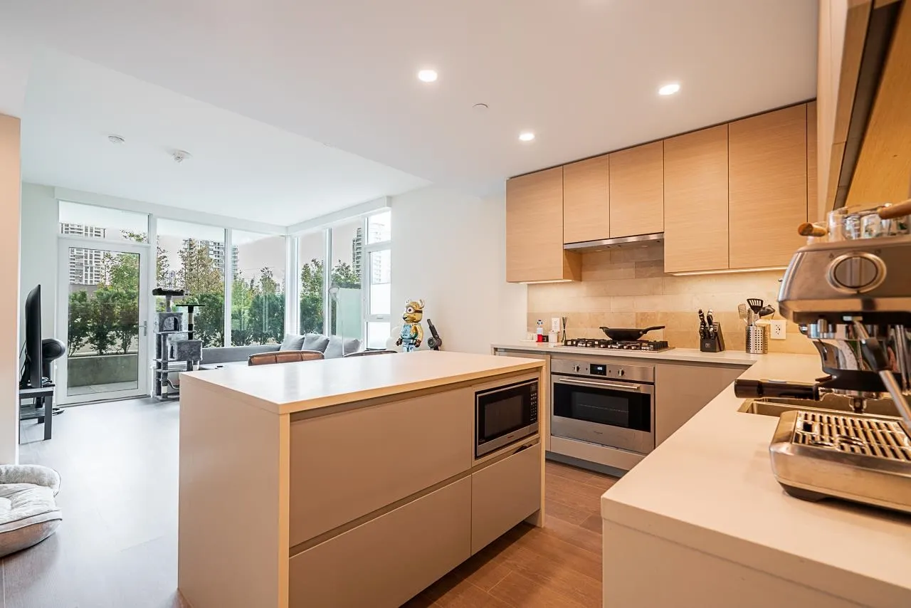 610 2108 Gilmore Avenue