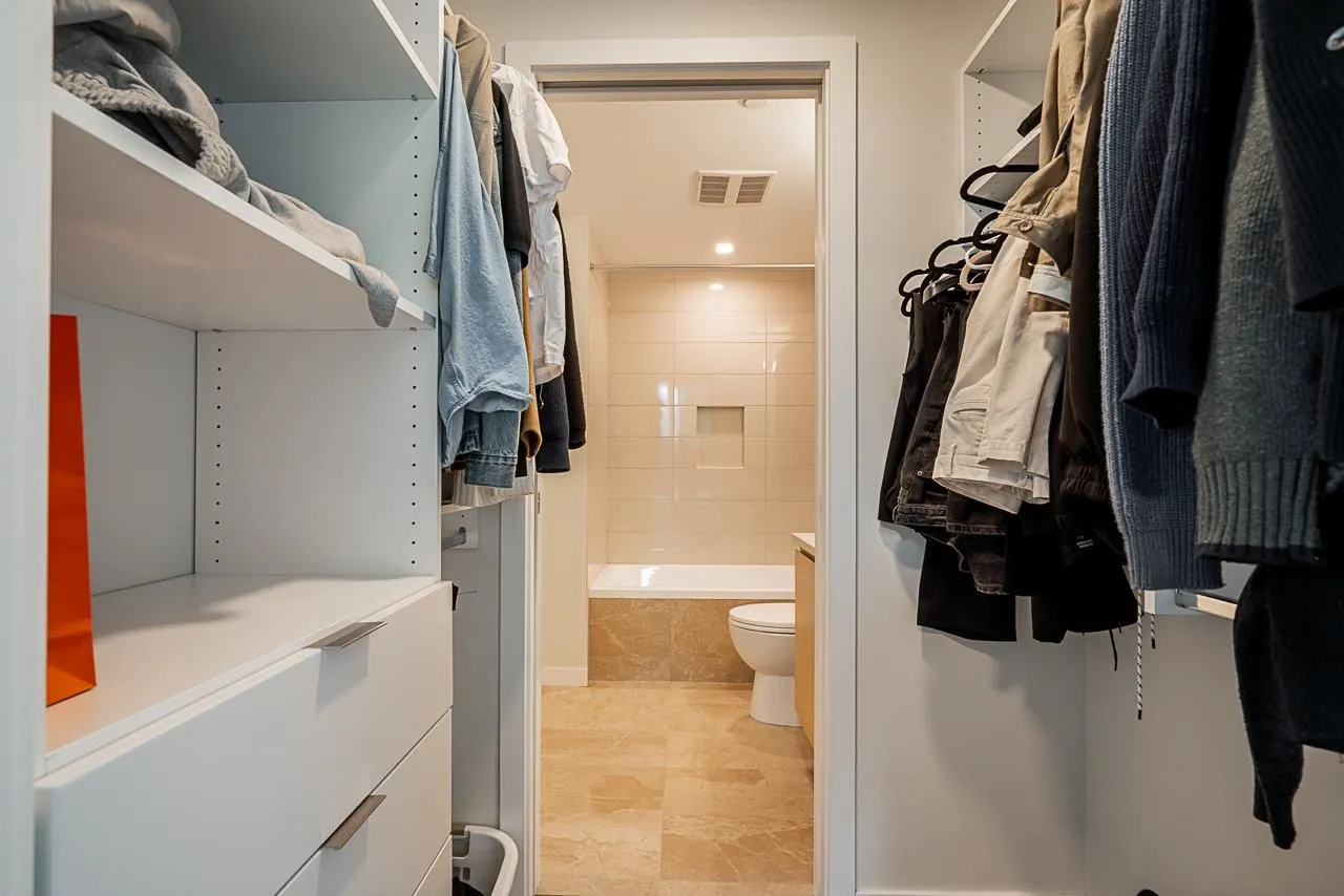 610 2108 Gilmore Avenue