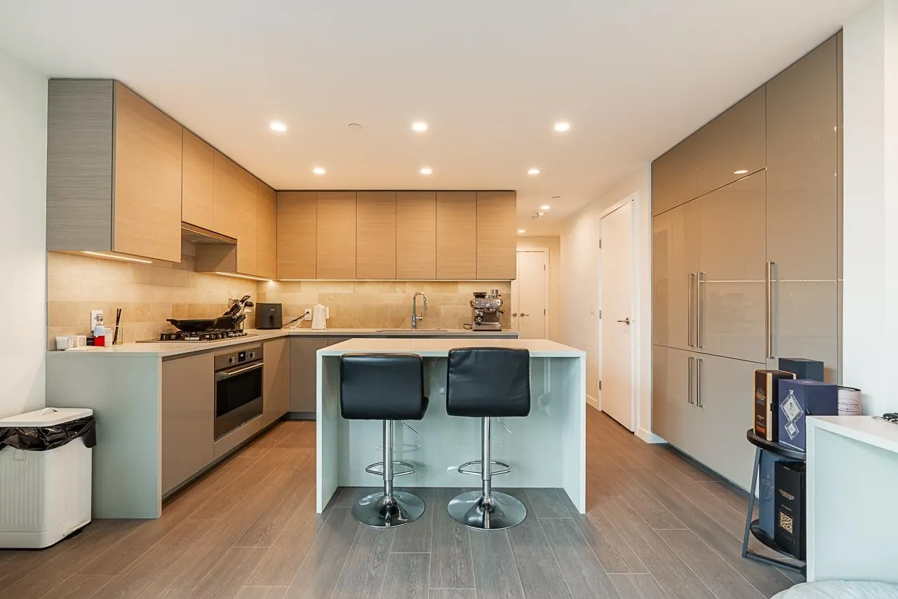 610 2108 Gilmore Avenue