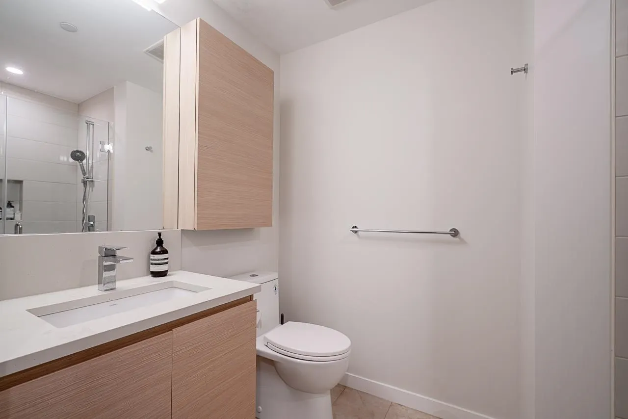 610 2108 Gilmore Avenue