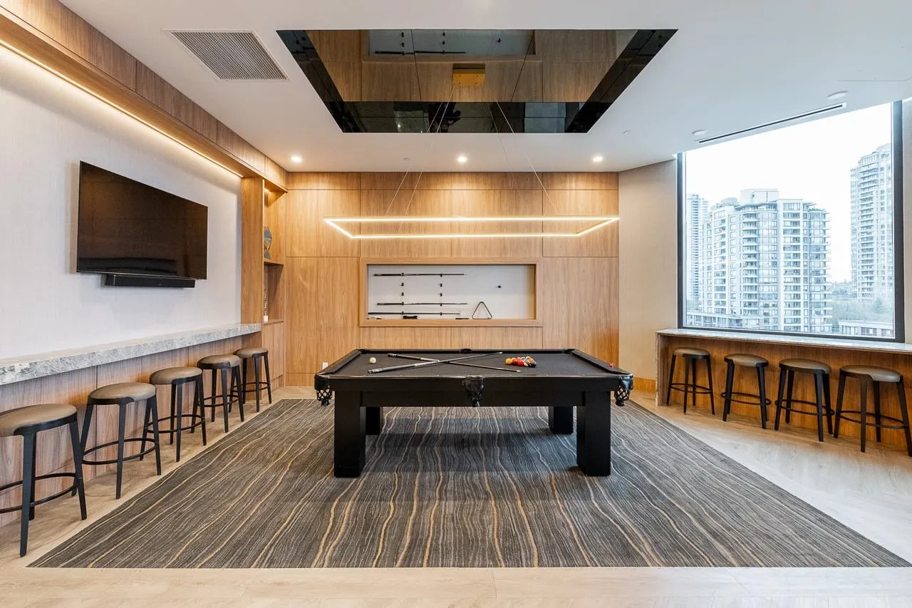 610 2108 Gilmore Avenue