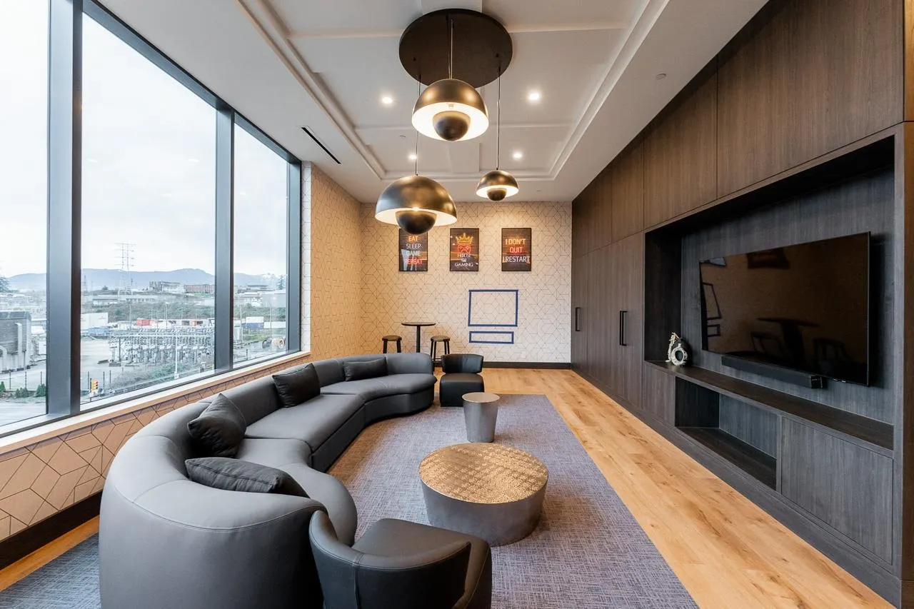 610 2108 Gilmore Avenue