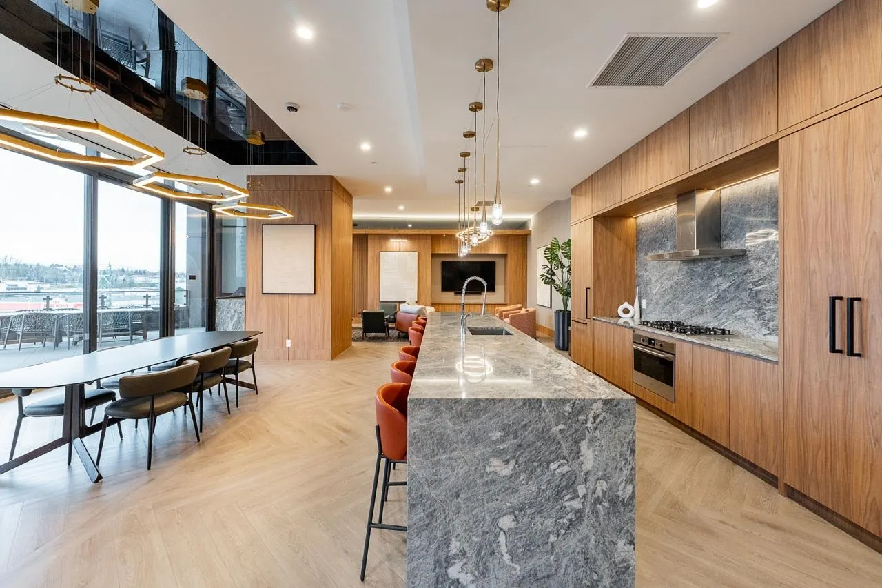 610 2108 Gilmore Avenue