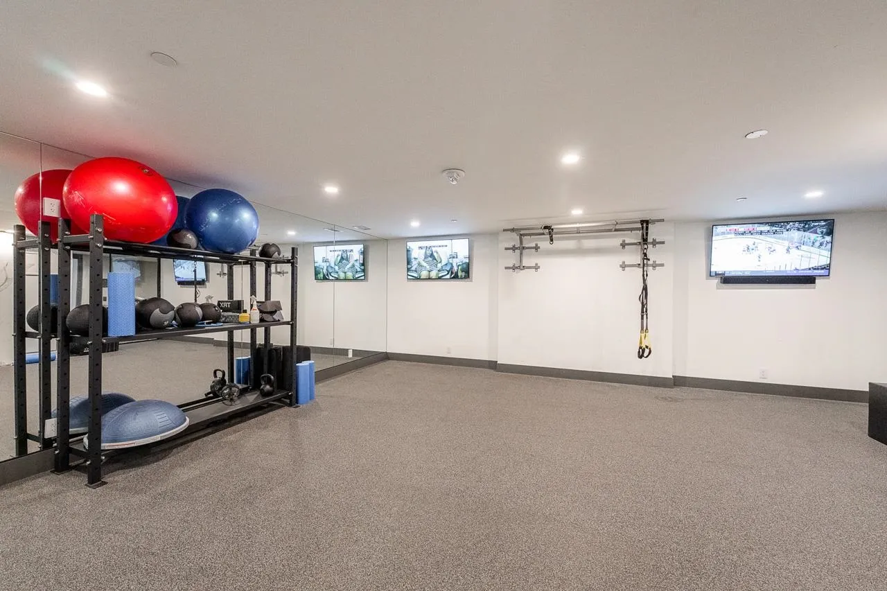 610 2108 Gilmore Avenue