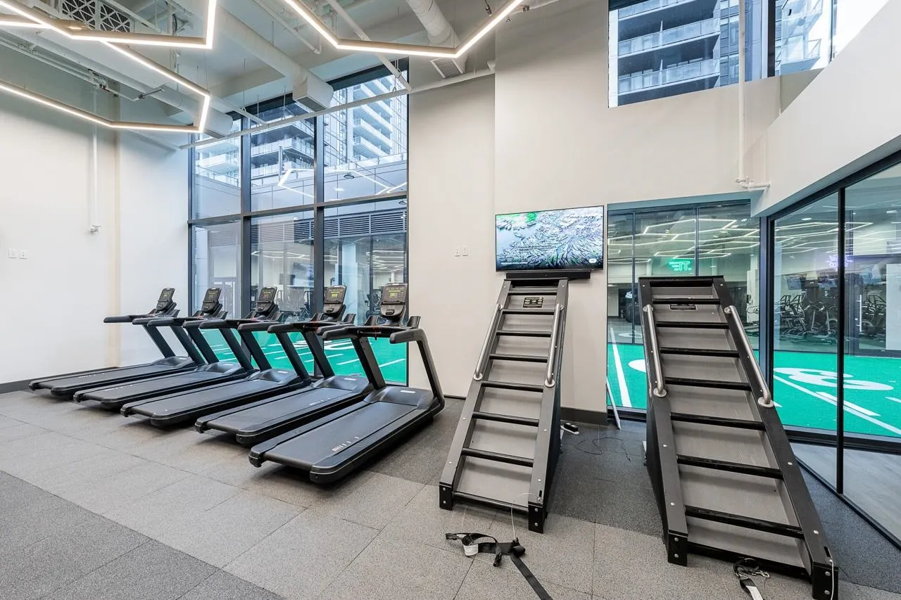 610 2108 Gilmore Avenue