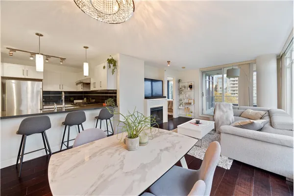 907 7090 Edmonds Street