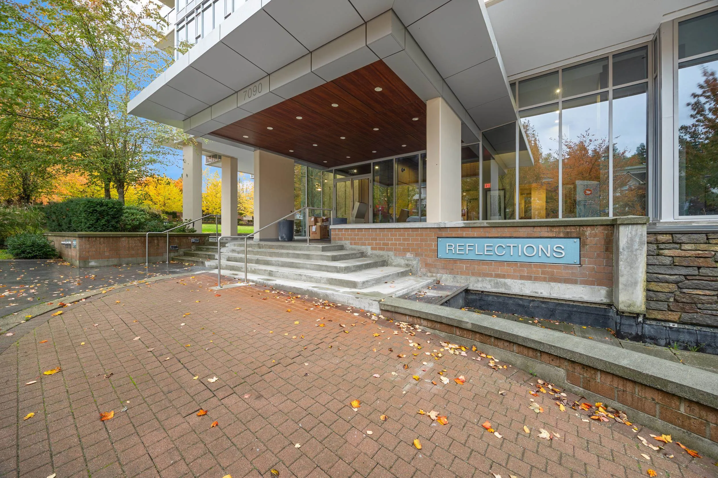 907 7090 Edmonds Street