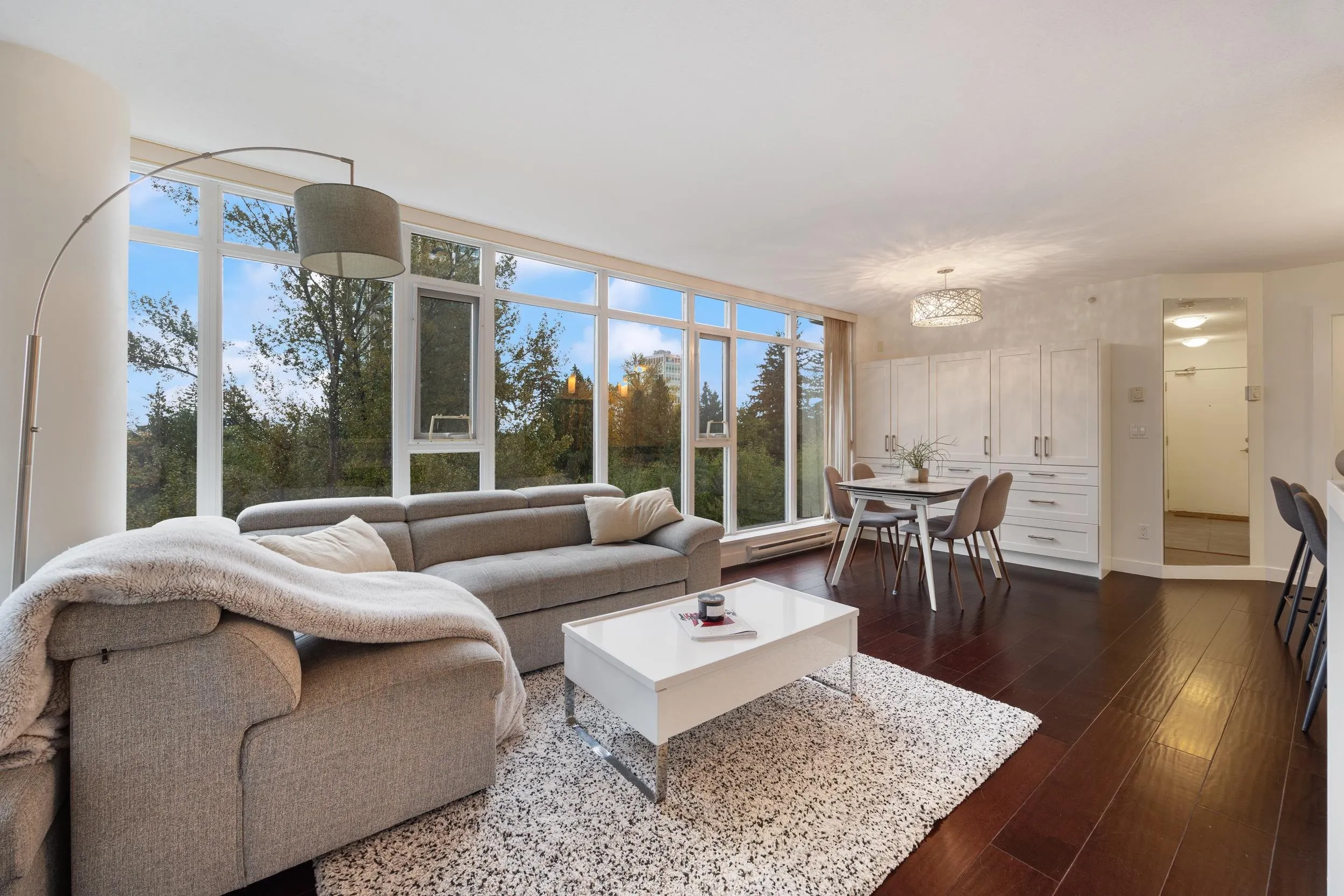 907 7090 Edmonds Street