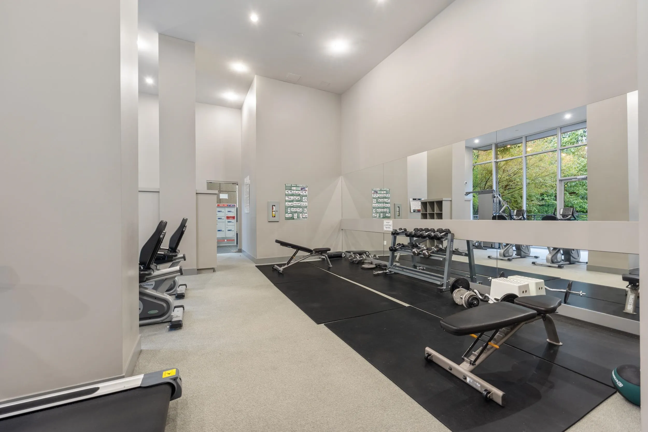 907 7090 Edmonds Street