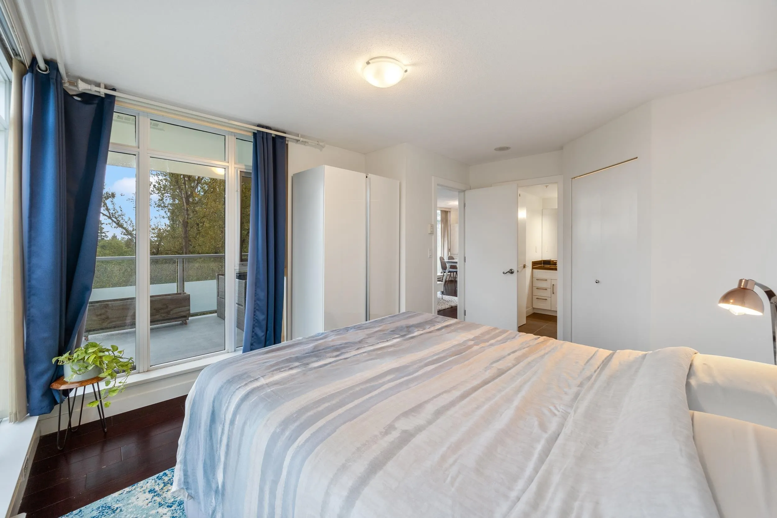 907 7090 Edmonds Street