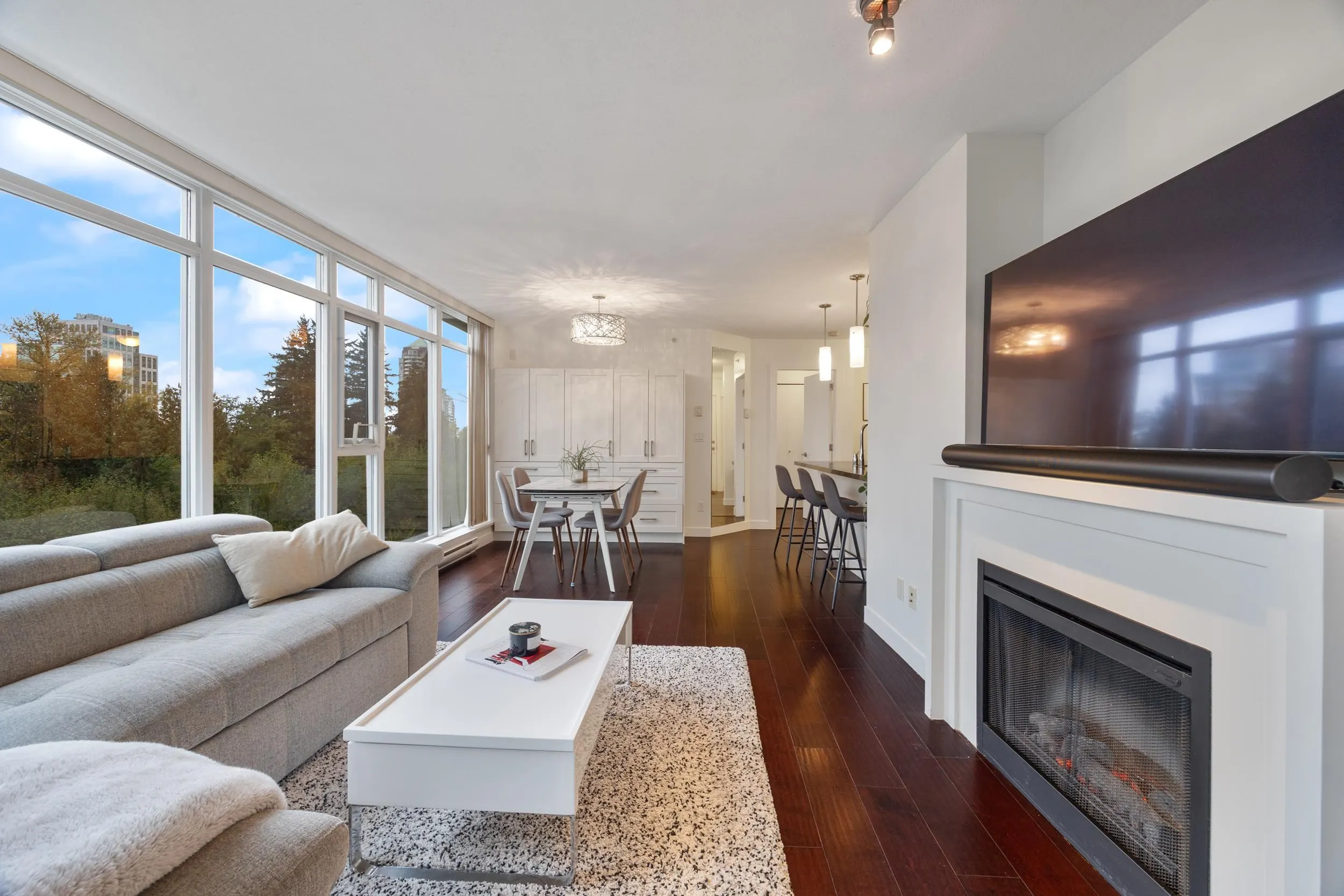 907 7090 Edmonds Street