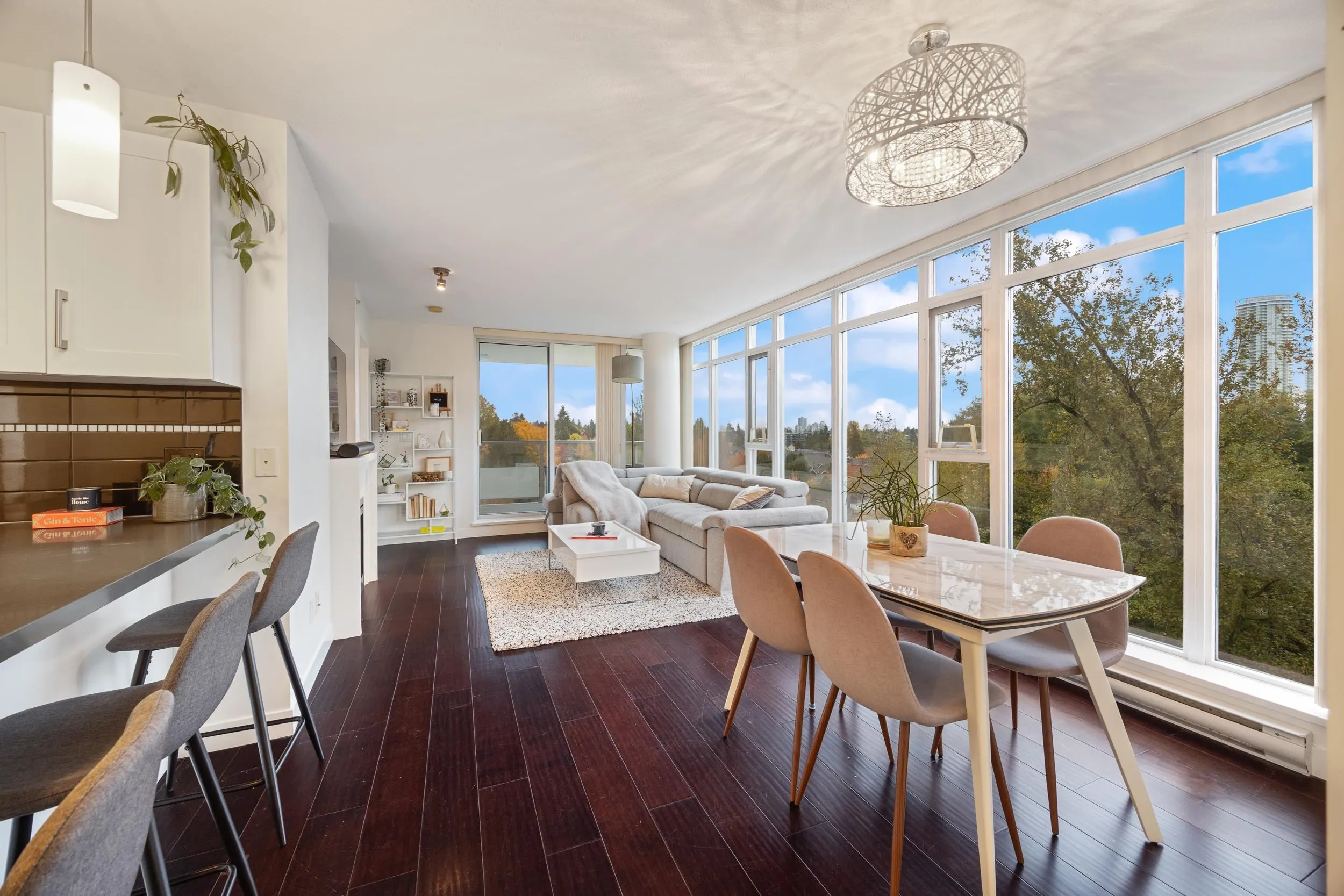 907 7090 Edmonds Street