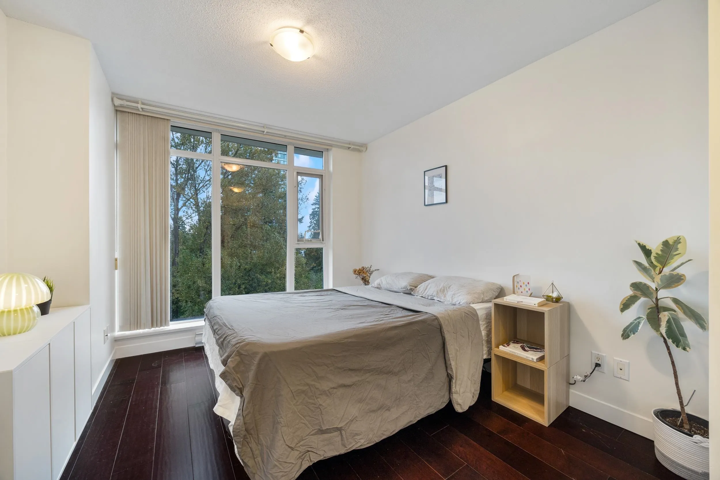 907 7090 Edmonds Street