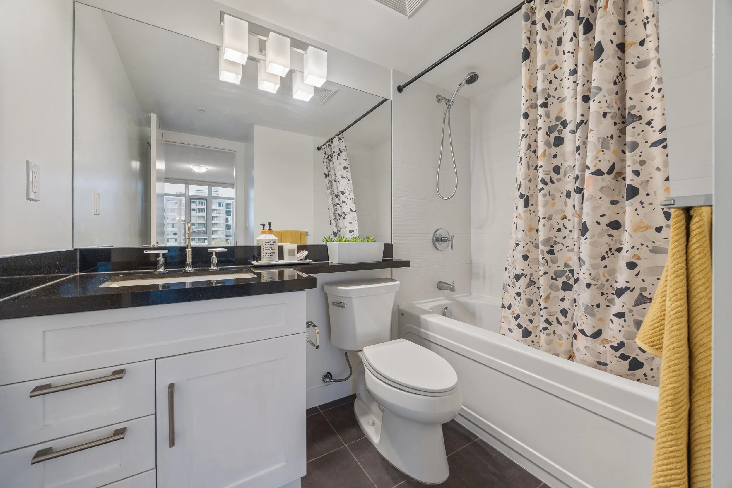 907 7090 Edmonds Street