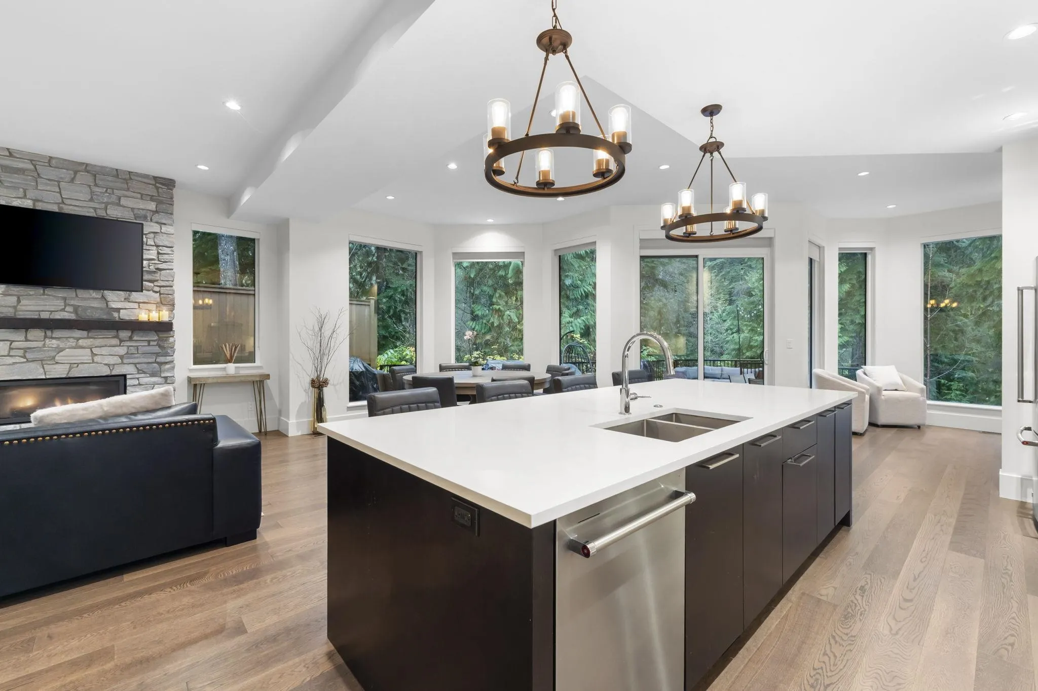 22 3295 Sunnyside Road