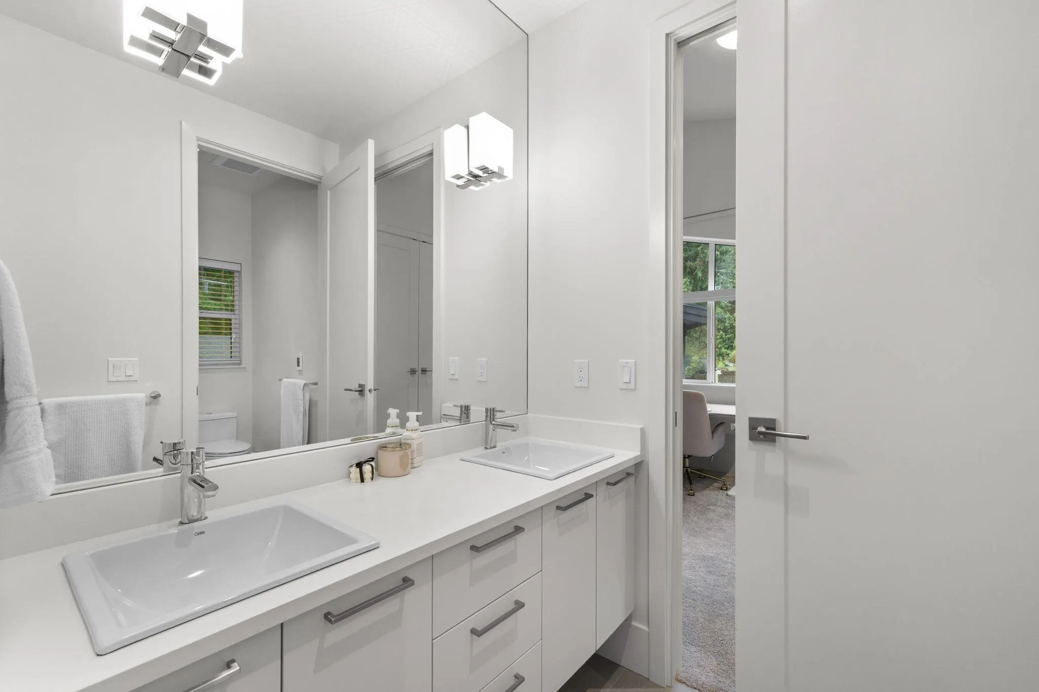 22 3295 Sunnyside Road