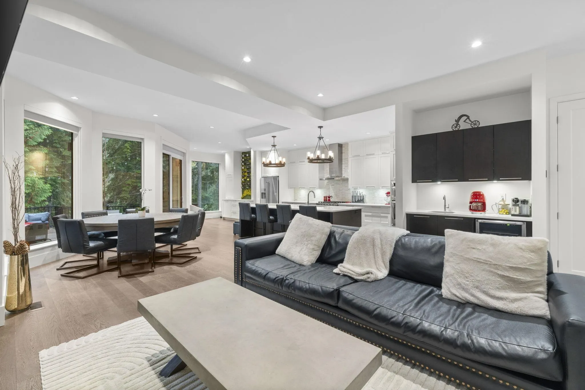 22 3295 Sunnyside Road