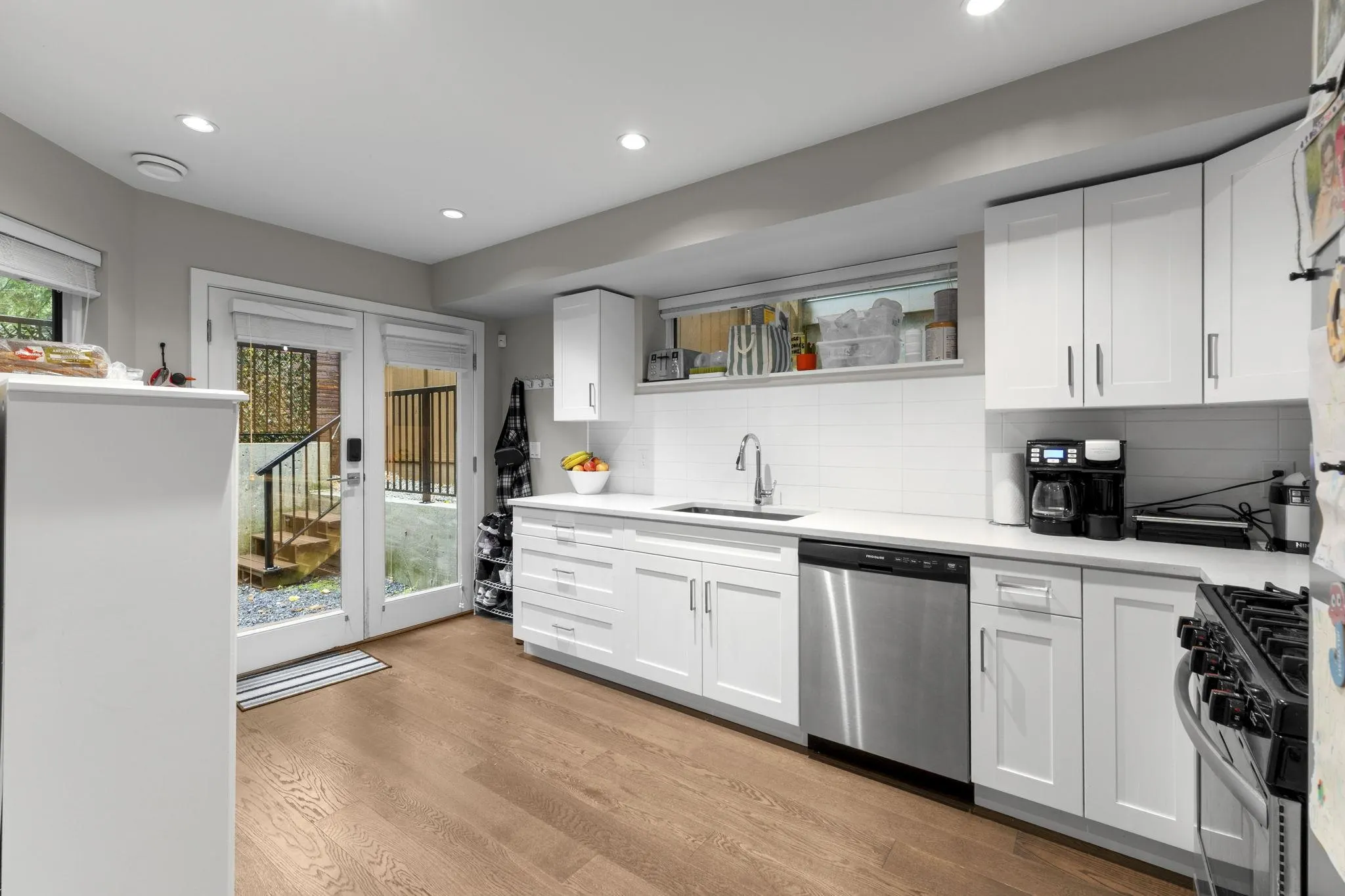 22 3295 Sunnyside Road