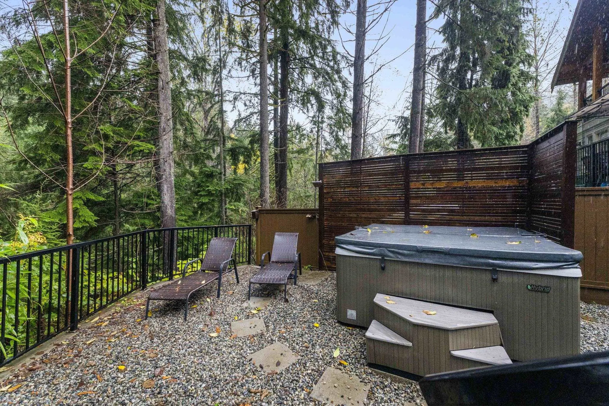 22 3295 Sunnyside Road