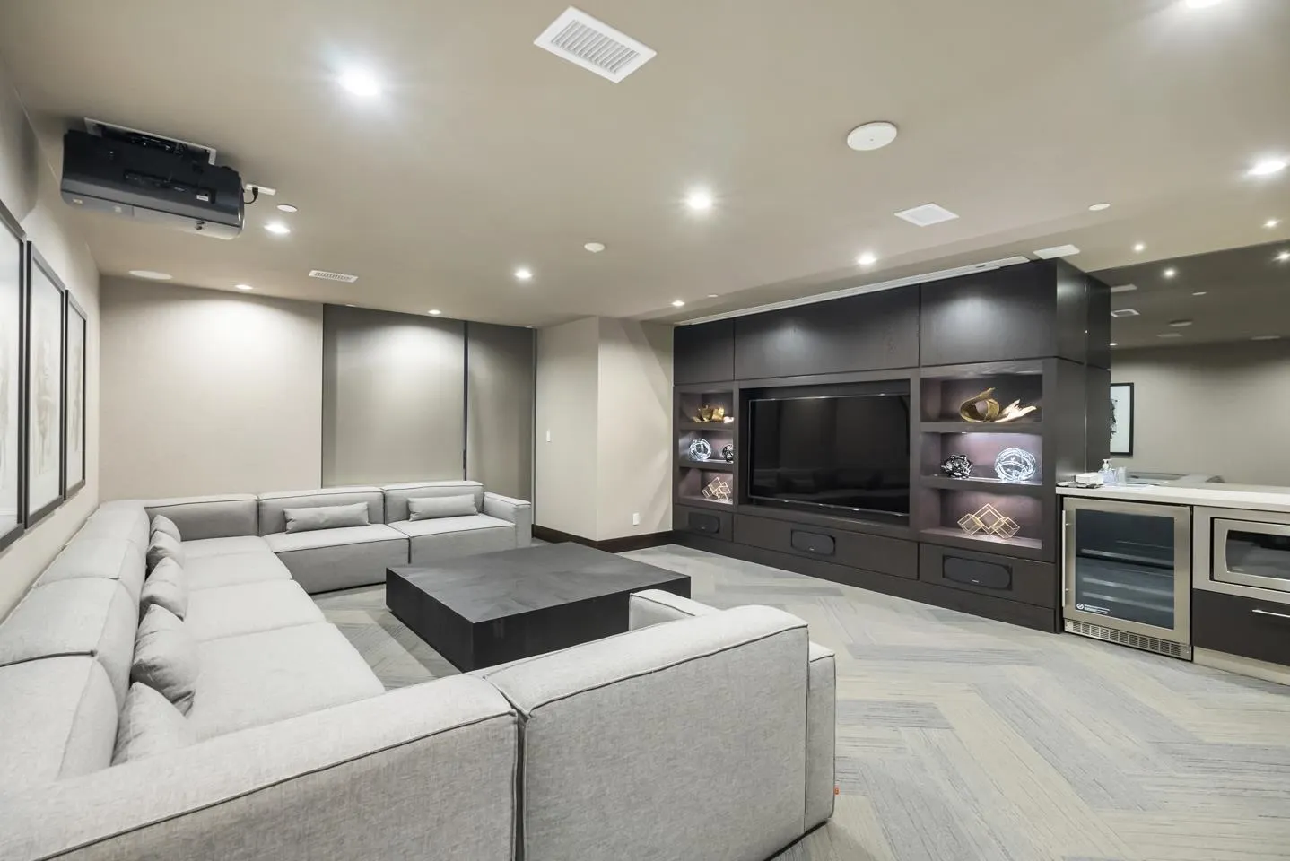 1204 210 Salter Street