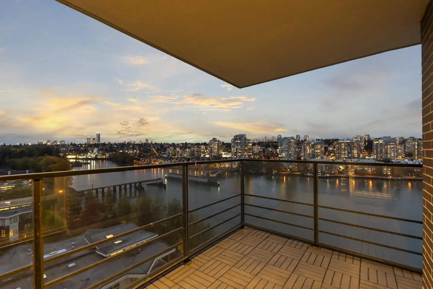 1204 210 Salter Street