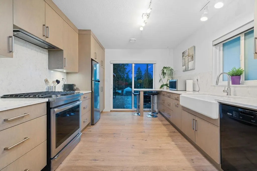 1436 Grand Boulevard