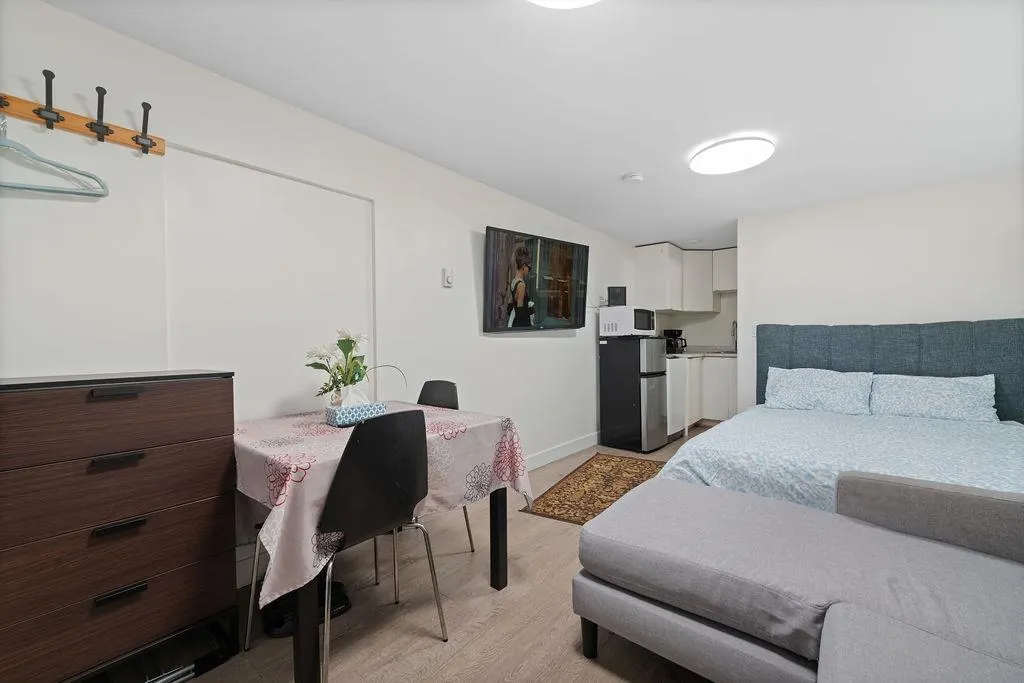 1436 Grand Boulevard