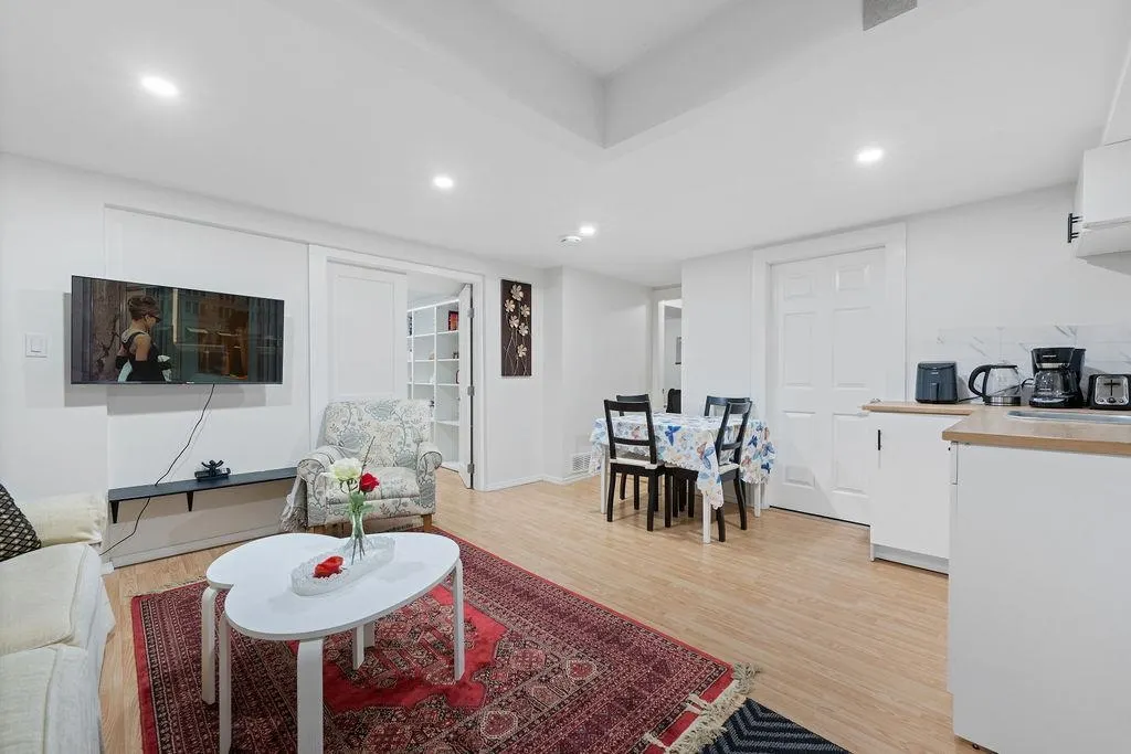 1436 Grand Boulevard