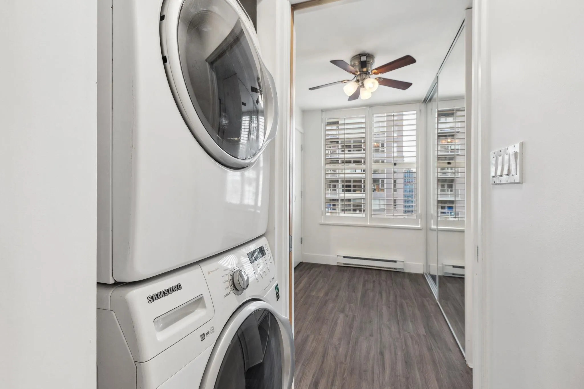 2002 989 Richards Street