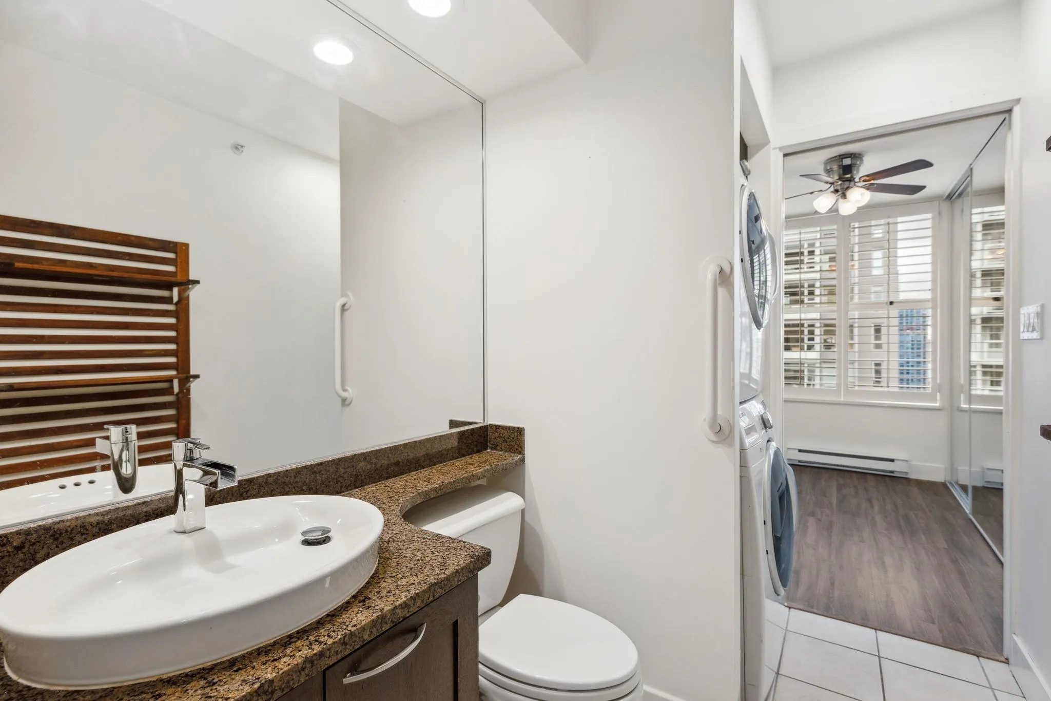 2002 989 Richards Street