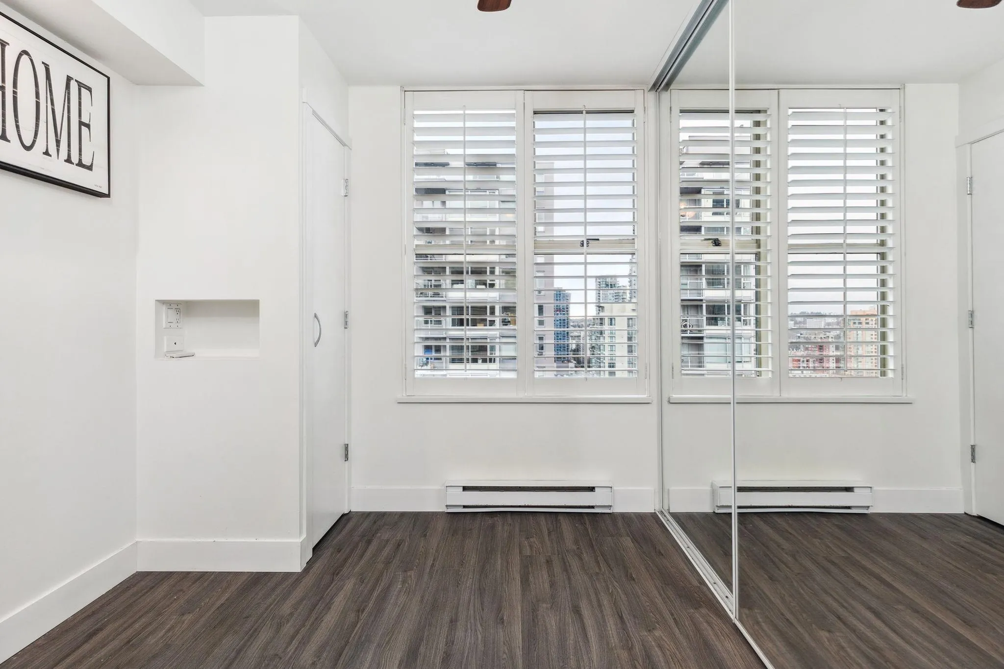 2002 989 Richards Street