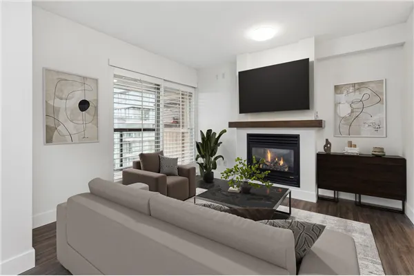 2002 989 Richards Street