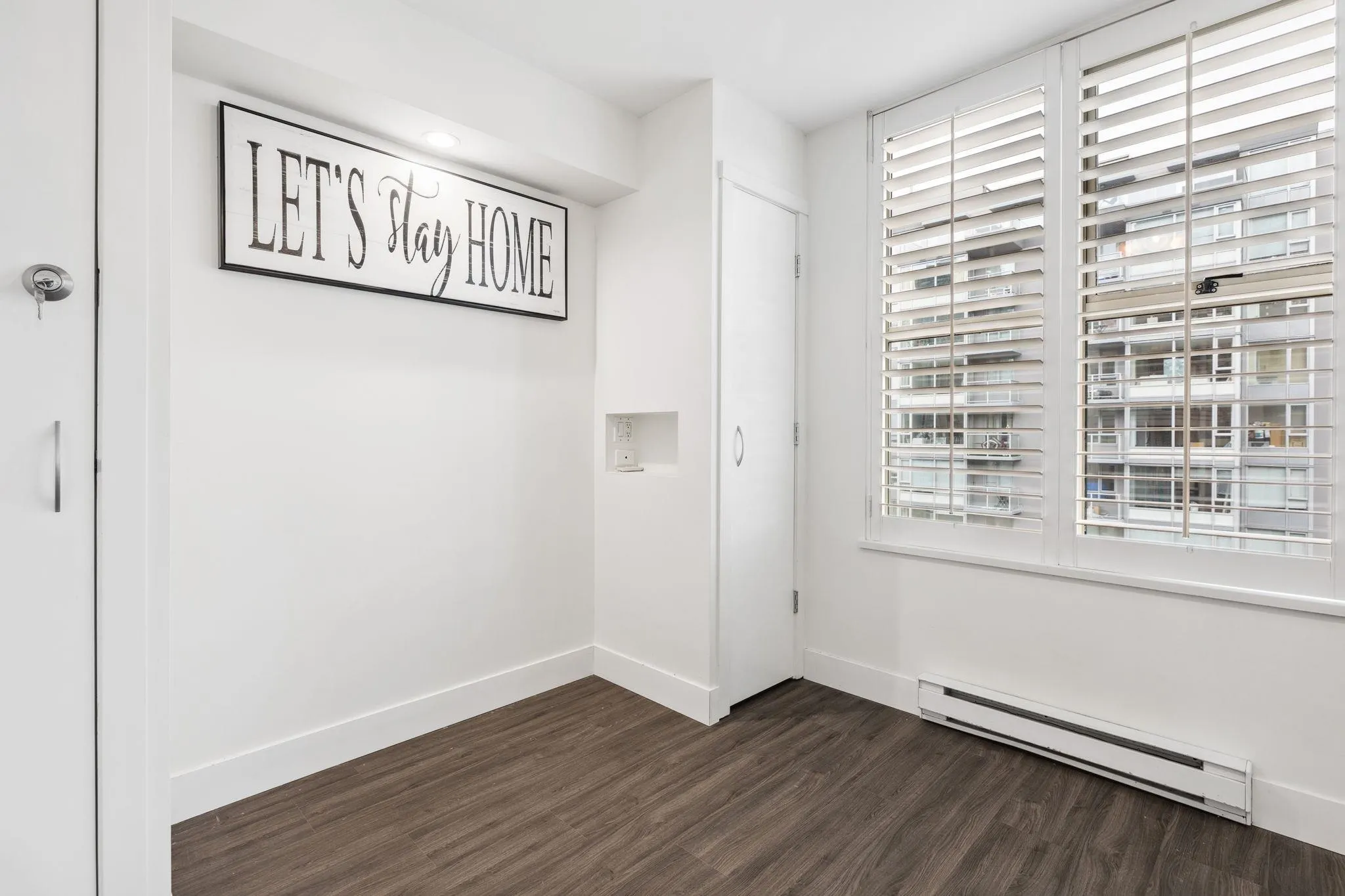 2002 989 Richards Street