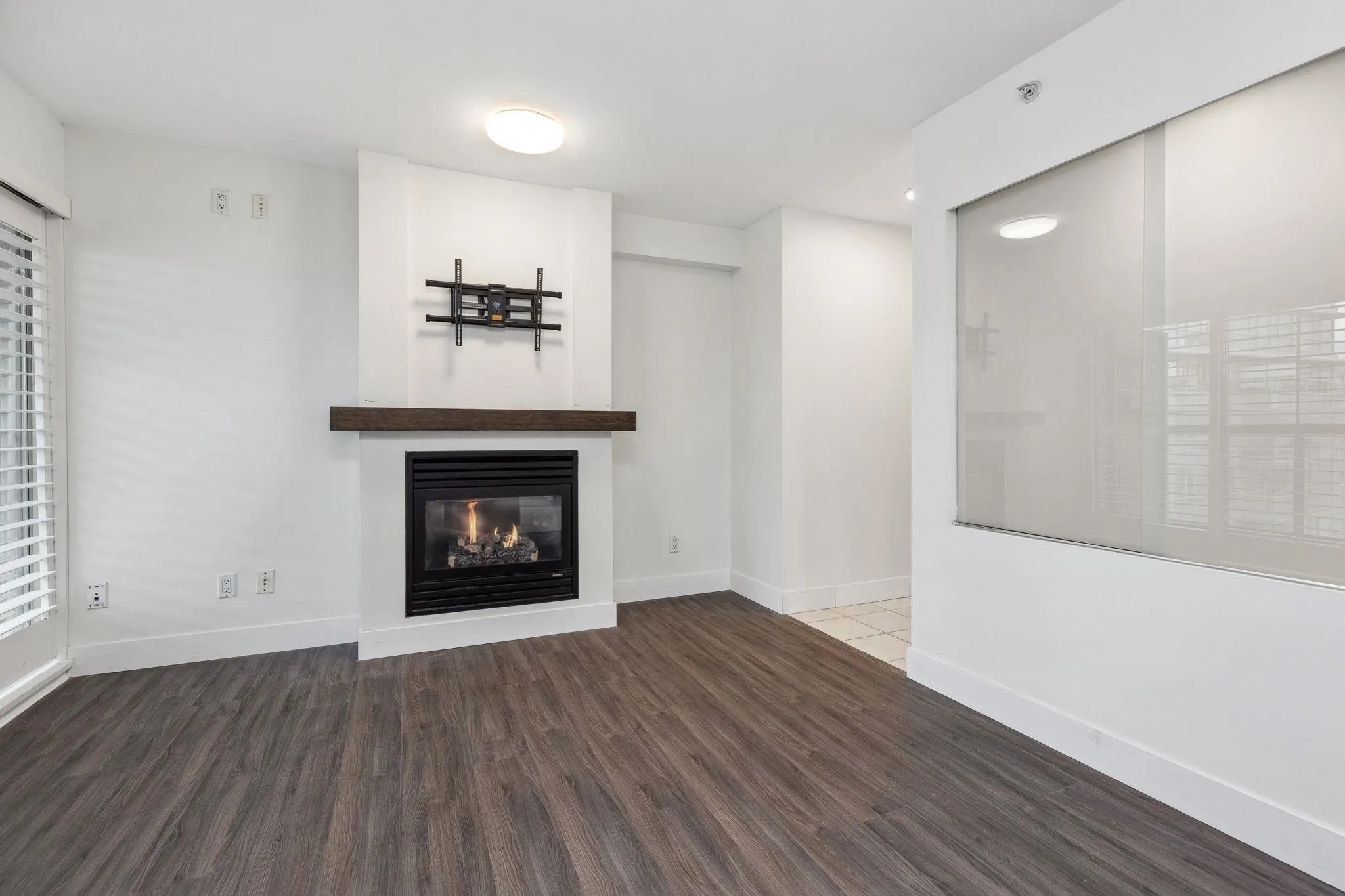 2002 989 Richards Street