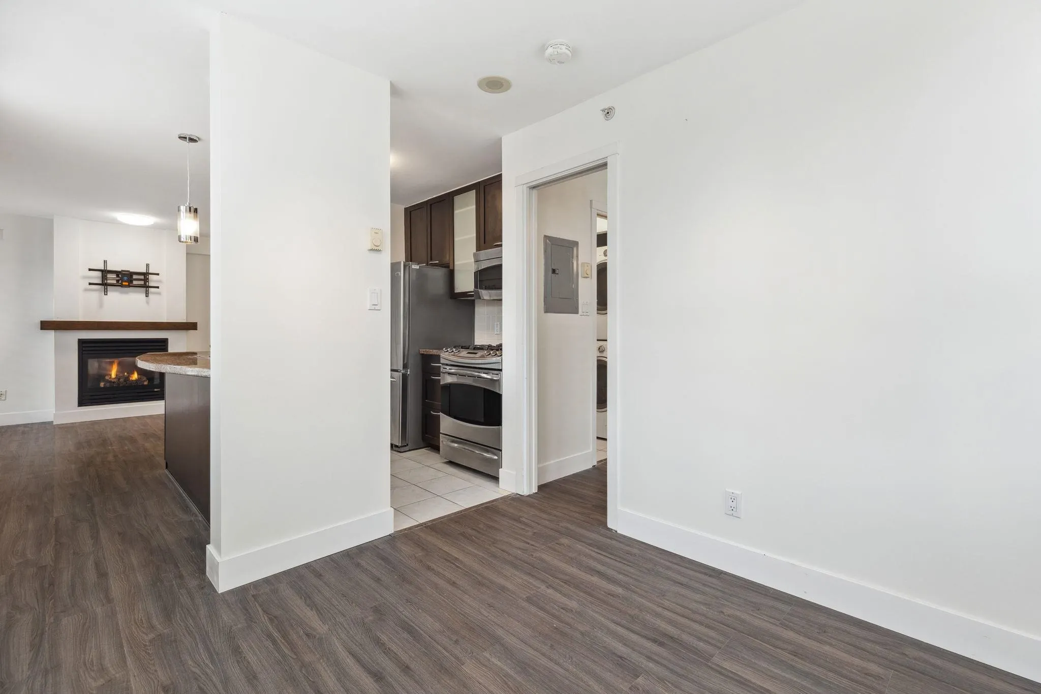 2002 989 Richards Street