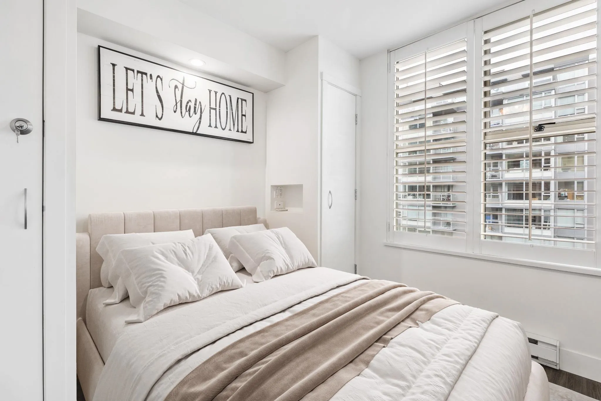 2002 989 Richards Street