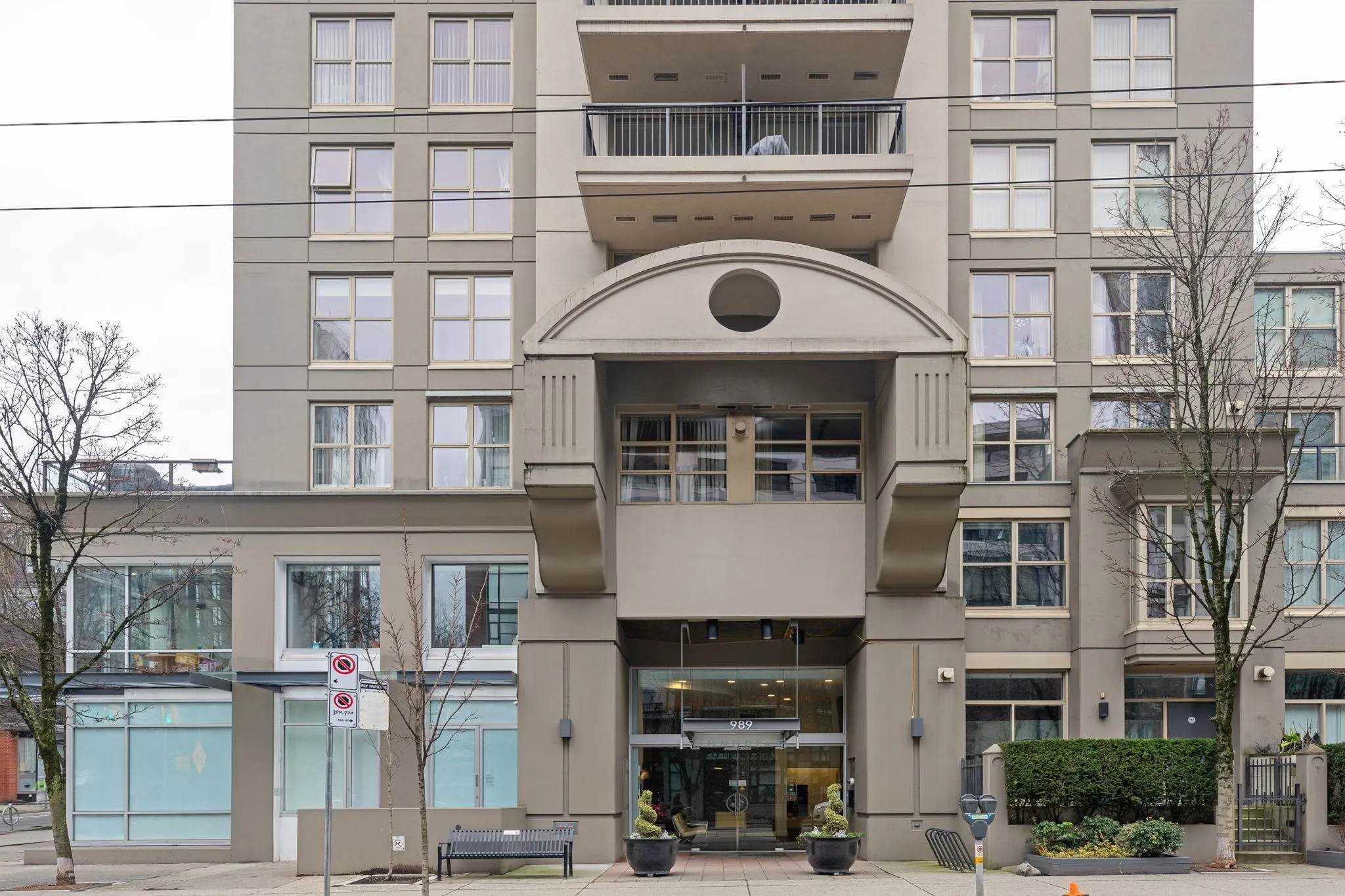 2002 989 Richards Street