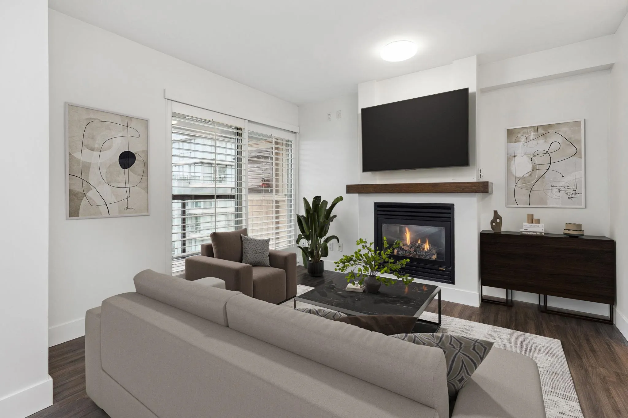 2002 989 Richards Street