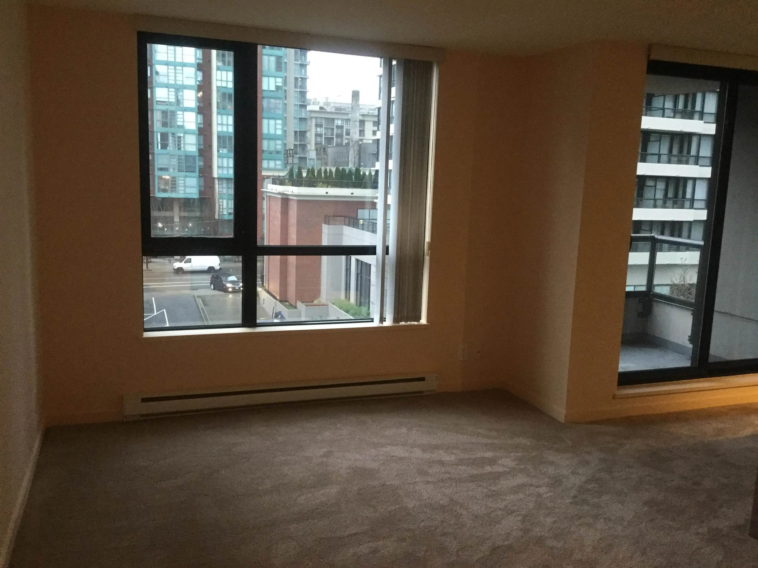 602 977 Mainland Street