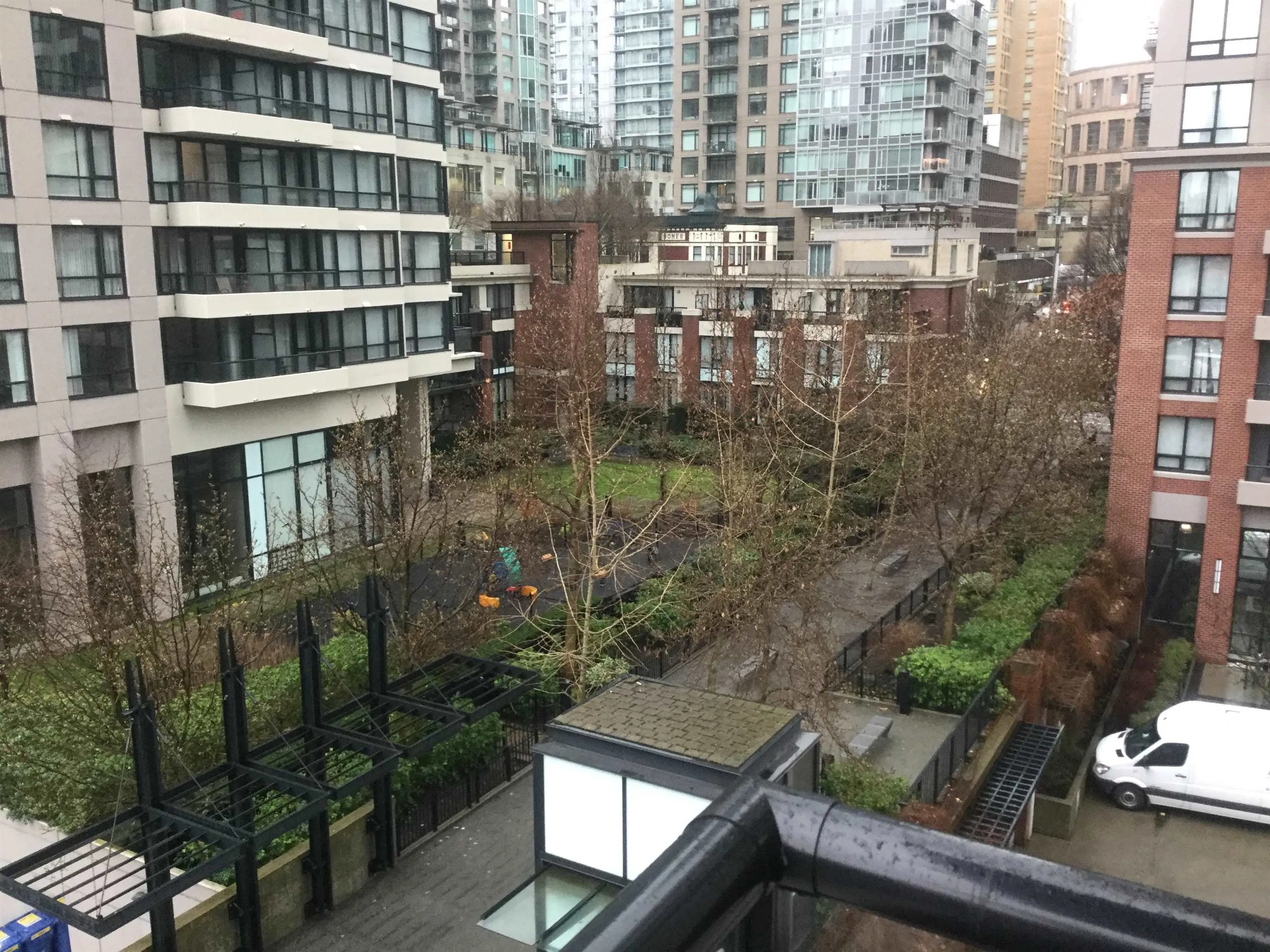 602 977 Mainland Street