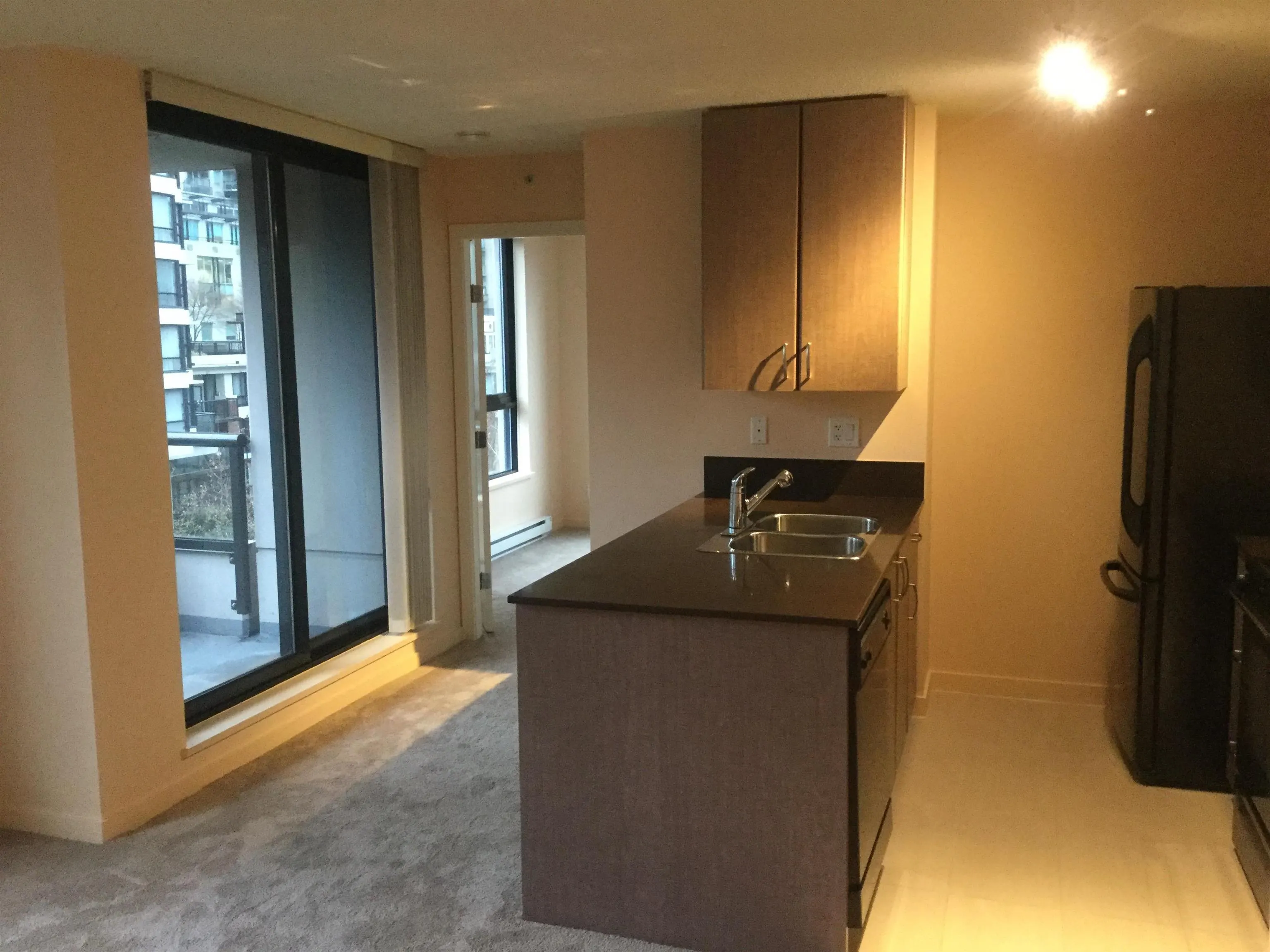 602 977 Mainland Street