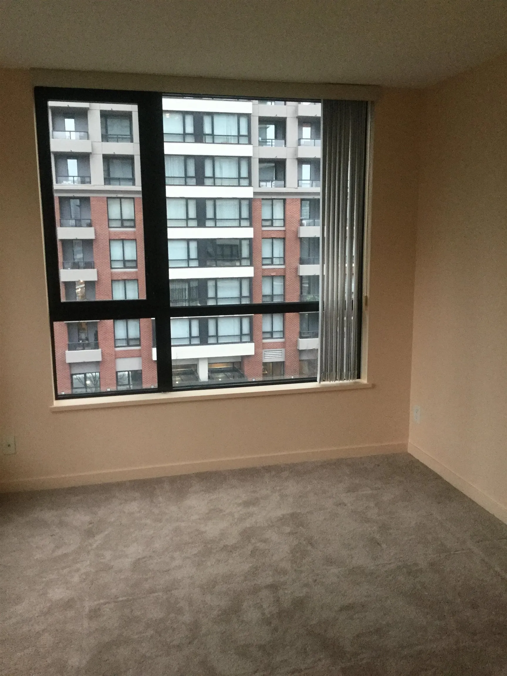 602 977 Mainland Street