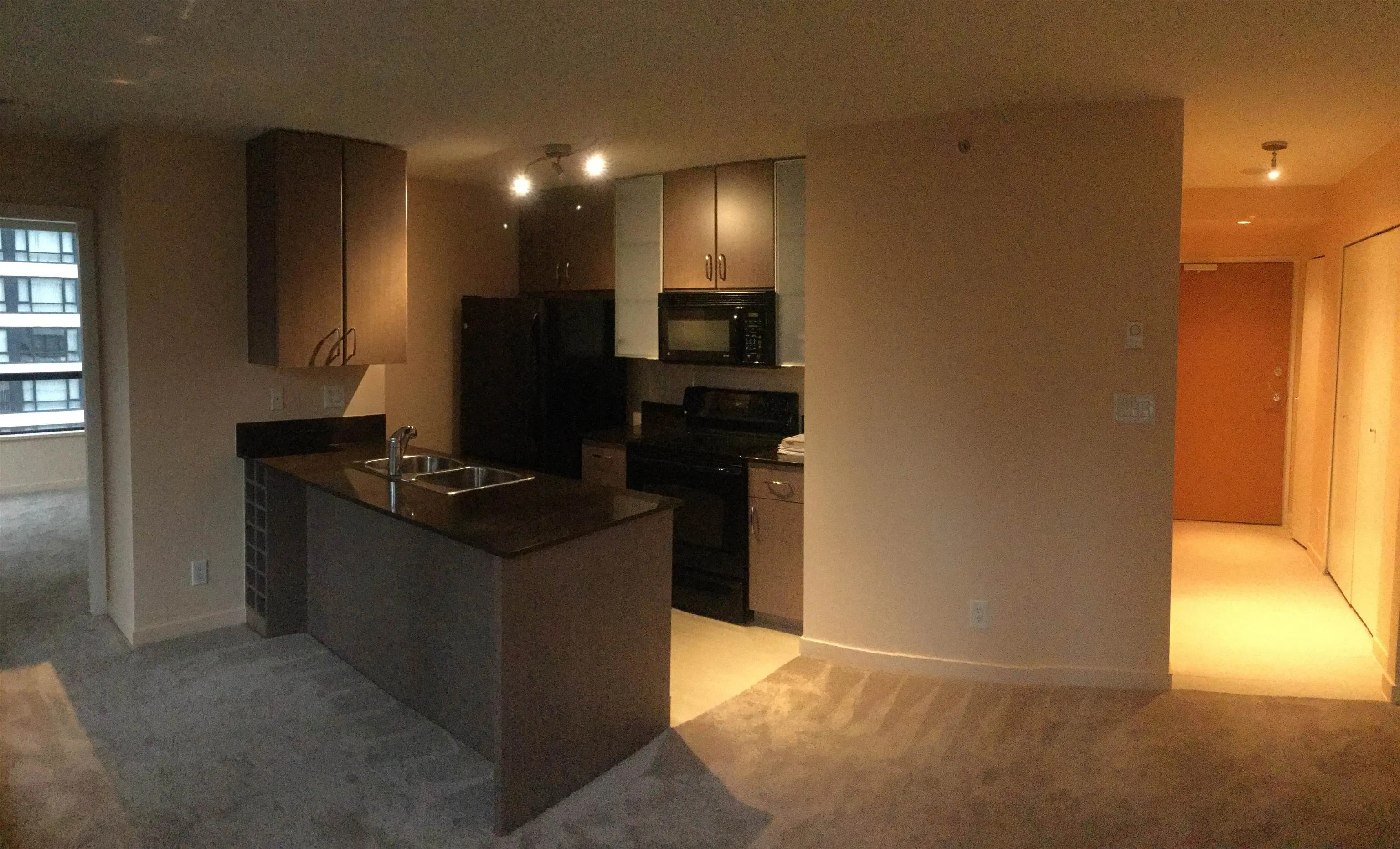 602 977 Mainland Street