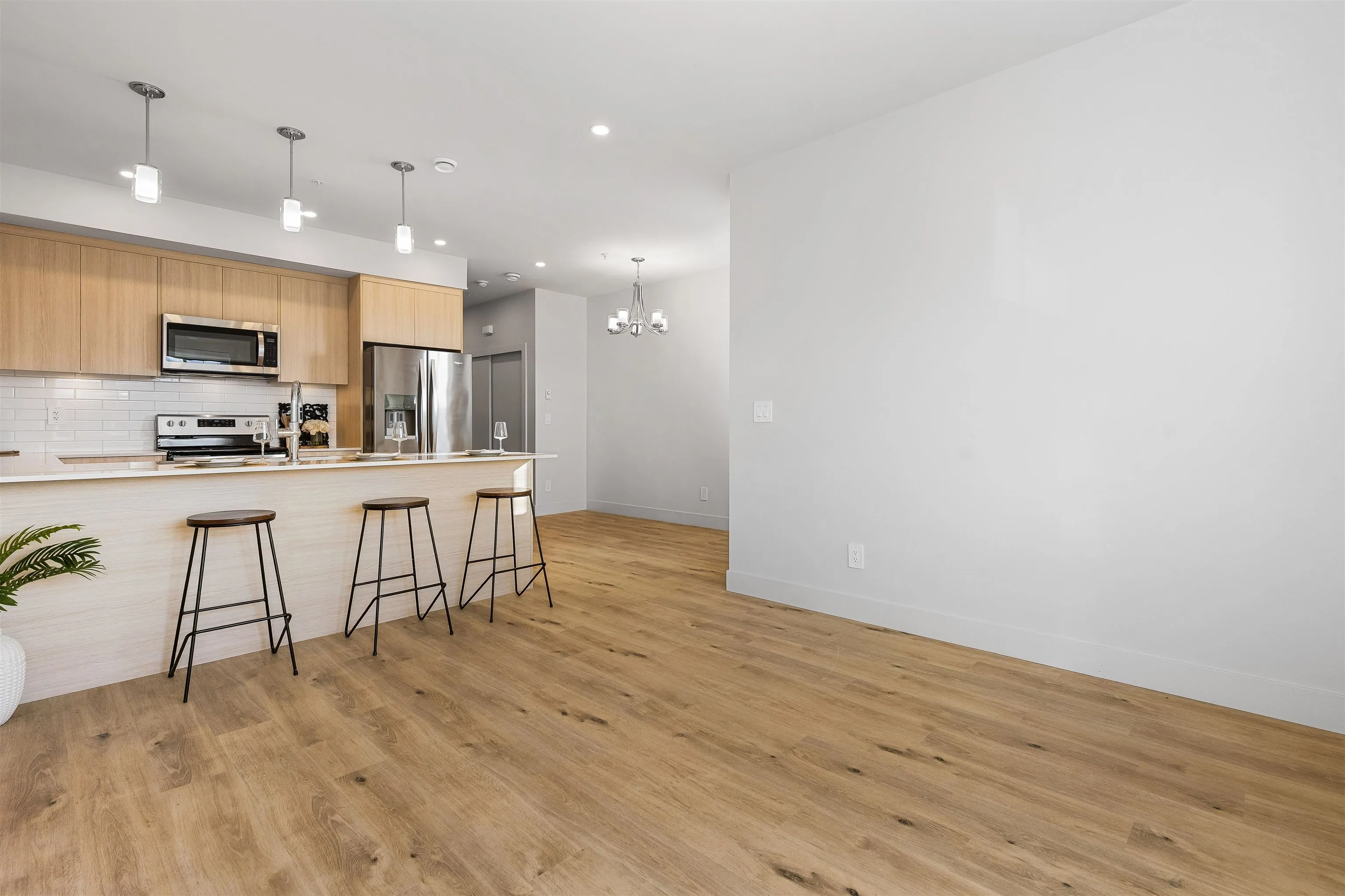 36 1928 Woodside Boulevard