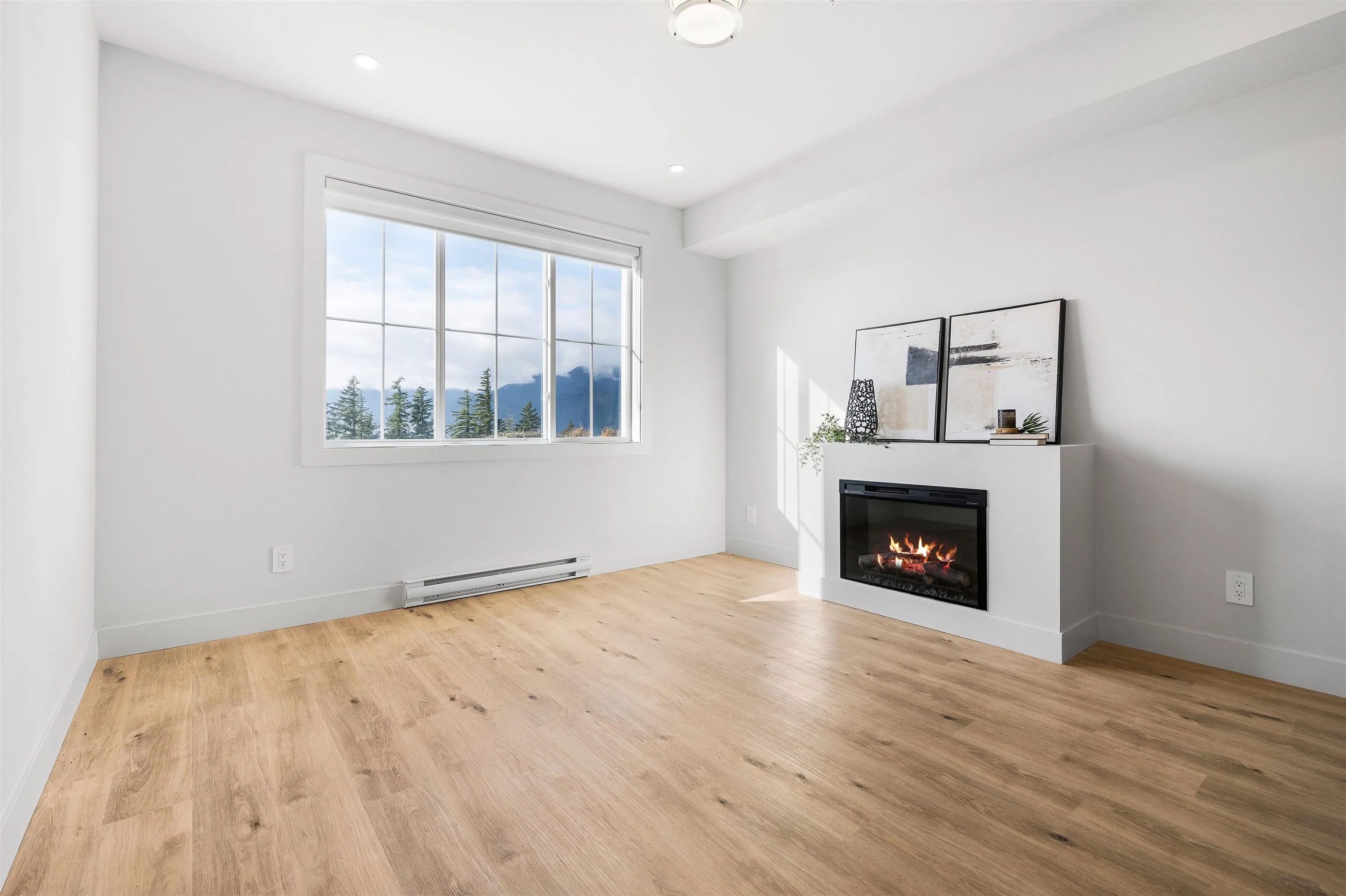 36 1928 Woodside Boulevard