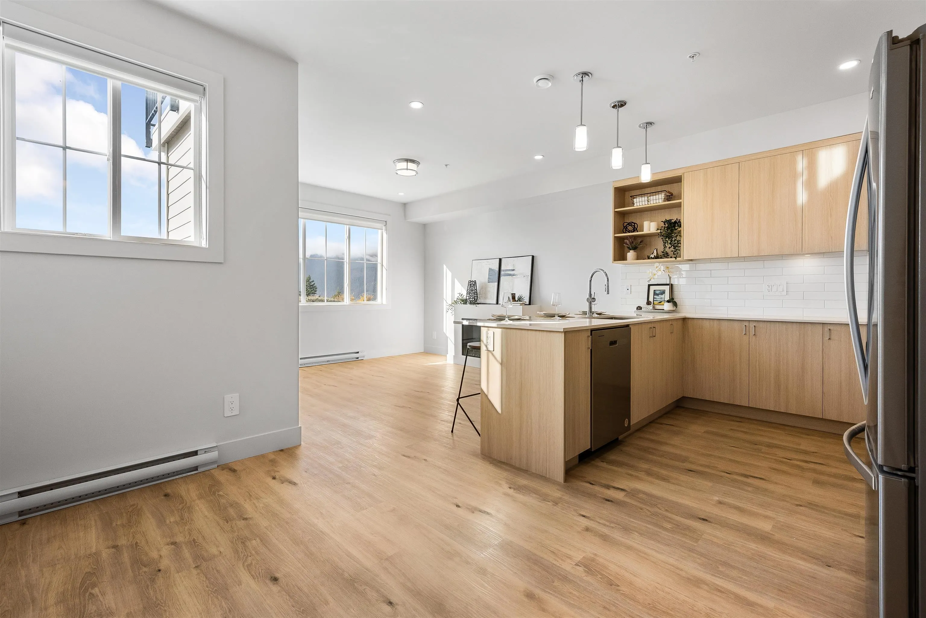 36 1928 Woodside Boulevard