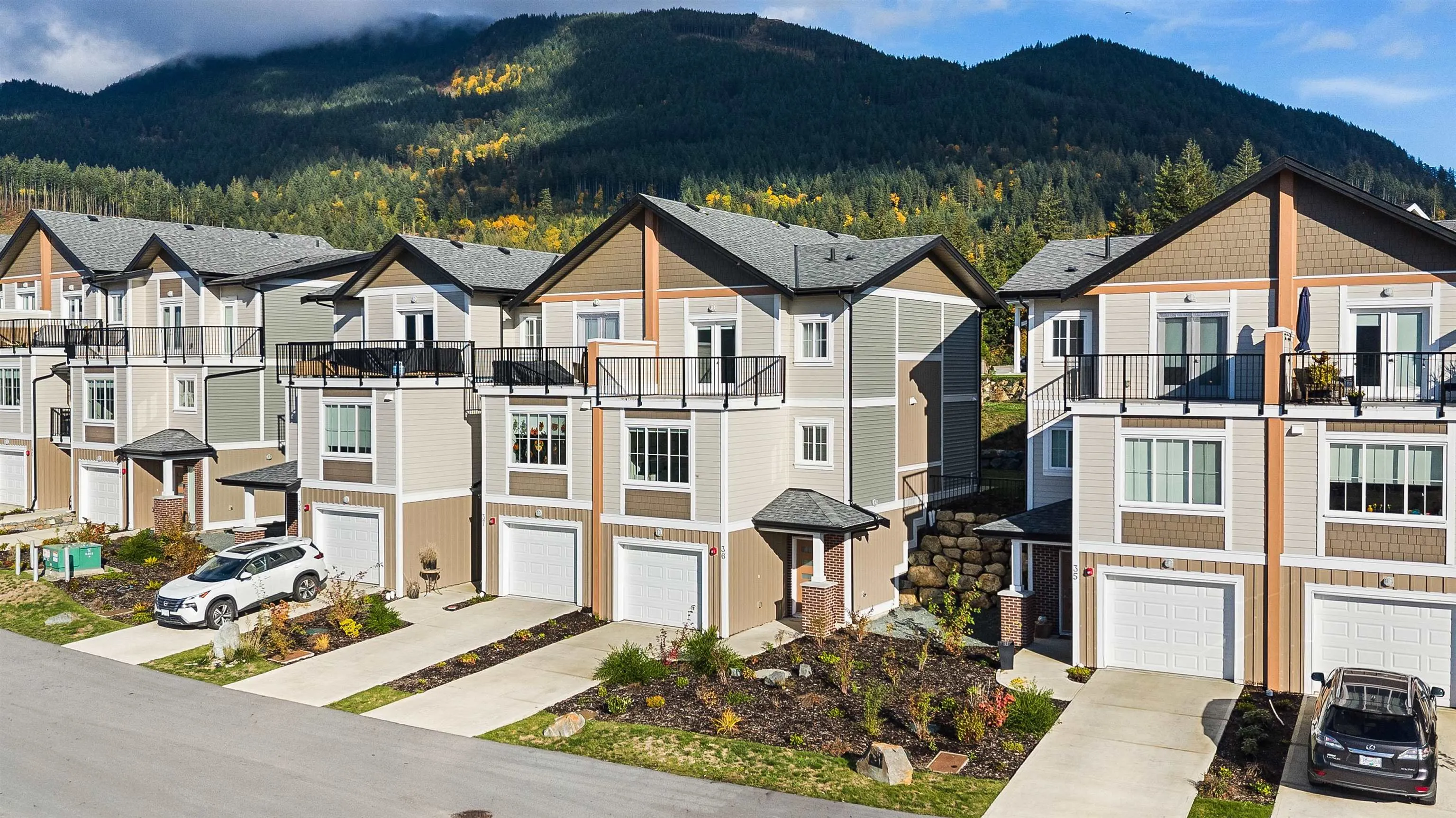 36 1928 Woodside Boulevard