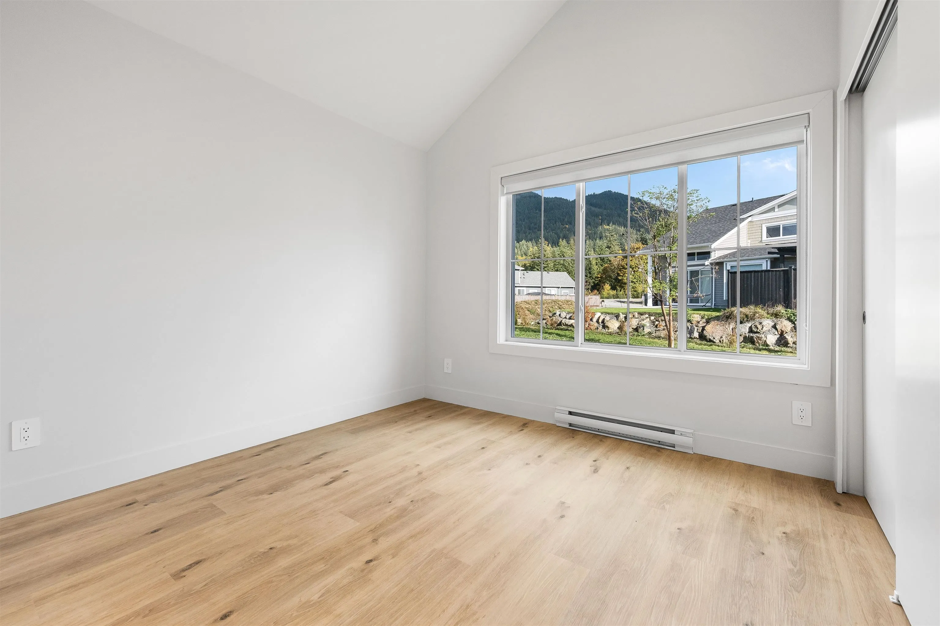 36 1928 Woodside Boulevard