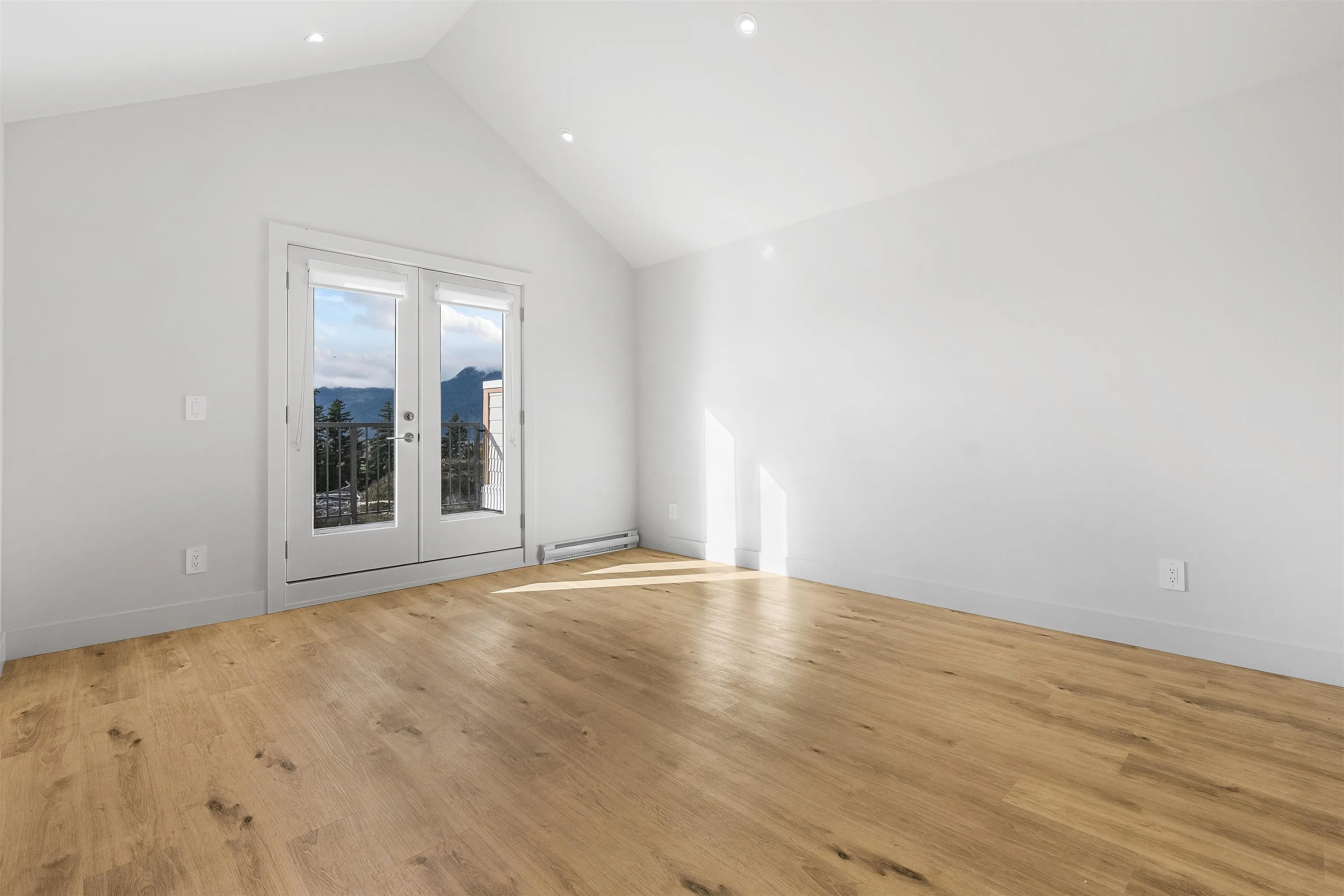 36 1928 Woodside Boulevard